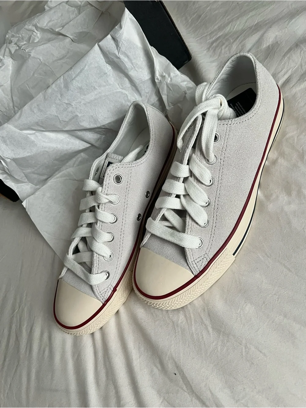 Converse White Low-Top Sneakers with Red Accents - Picture 2 of 4